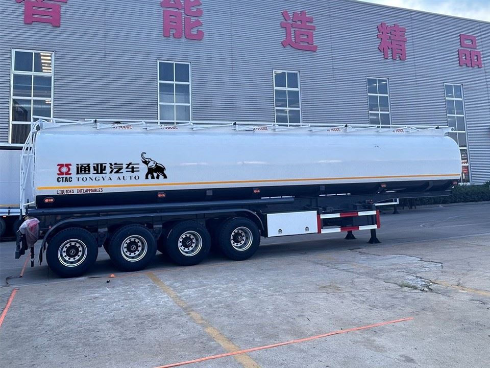 4 δεξαμενόπλοιο καυσίμου άξονα Semi Trailer προς πώληση