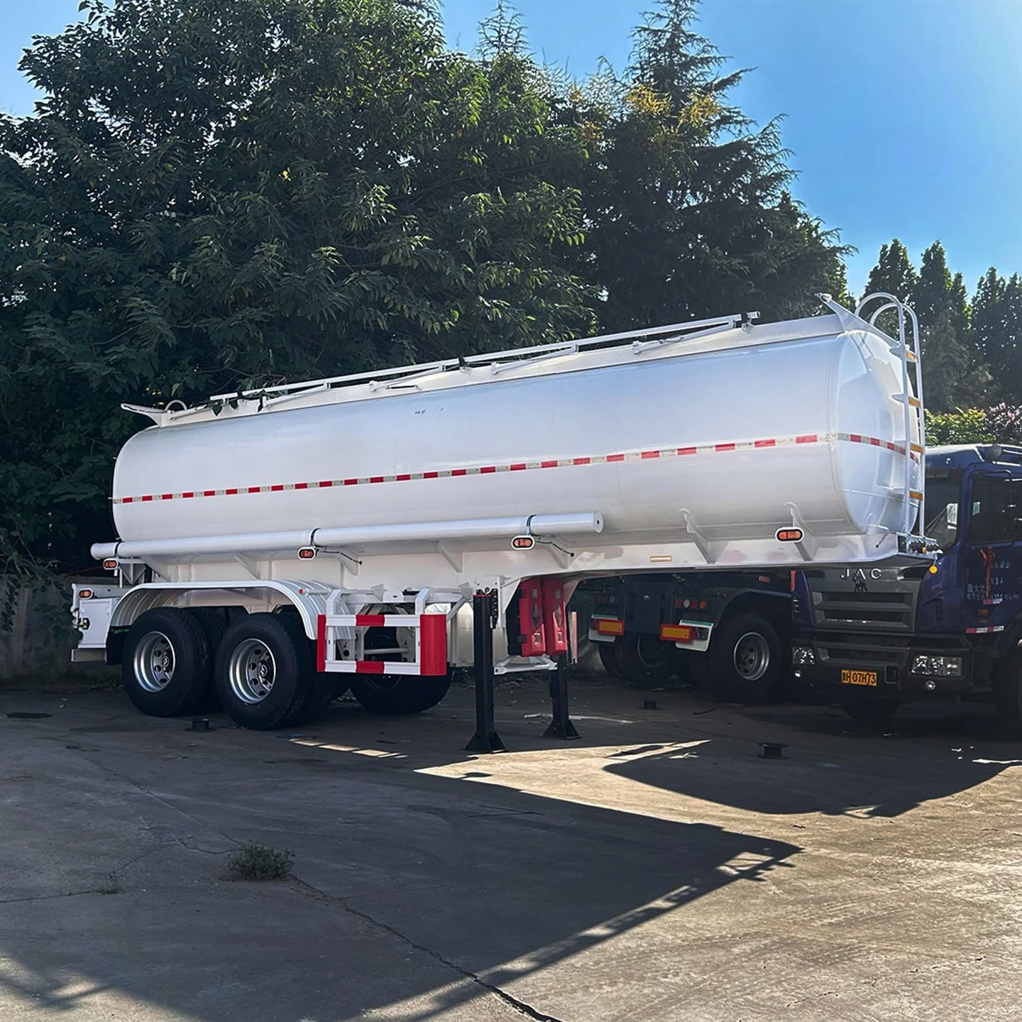 Υψηλής ποιότητας 2 άξονες Fuel Tanker Semi Trailer Oil Tanker Semi Trailer Customized